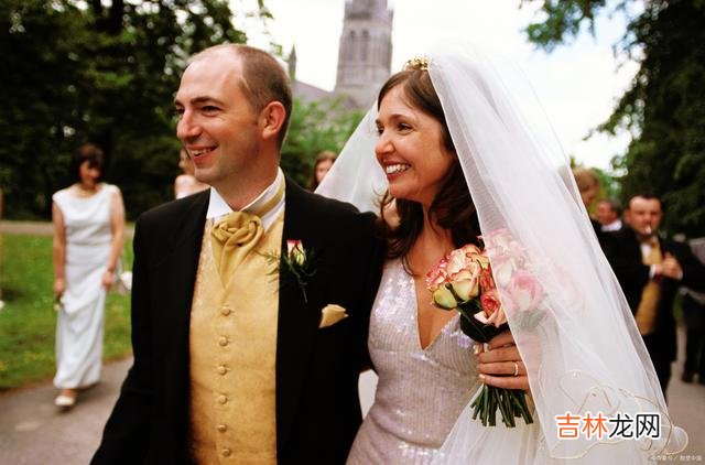 嫁汉嫁汉 嫁个男人只是摆设，连吃饭都要自己掏钱的，你愿意吗？