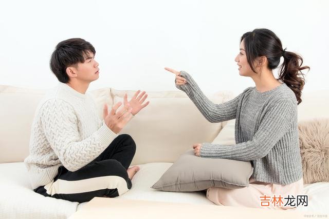 奇葩小三找上家门跪求原配接受她 出轨男人只会更加怨恨小三，小三反抗，出轨男人会打压