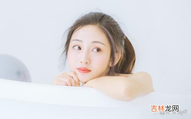 在感情里 女人真的动情了，才会给你这些“默许”