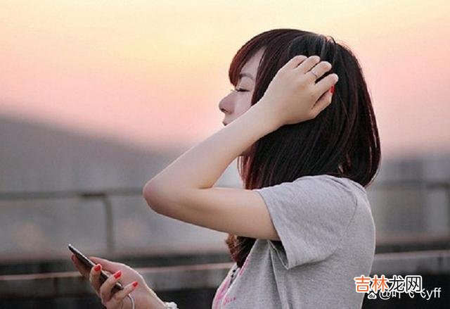 有人说：“男人真心爱一个女人 说到底，一个男人真心爱你，会有这三个表现