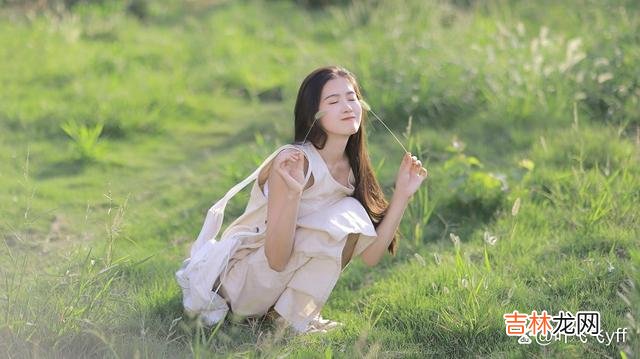 有人说：“聊天 男人会聊天，能够掌握聊天的主动权，很容易打动女人心