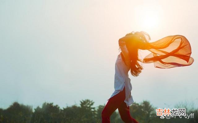 乔·拜伦说：“爱情对于男人不过是身外之物 检验男人的真心，不是花钱，看他以下两个态度就够了