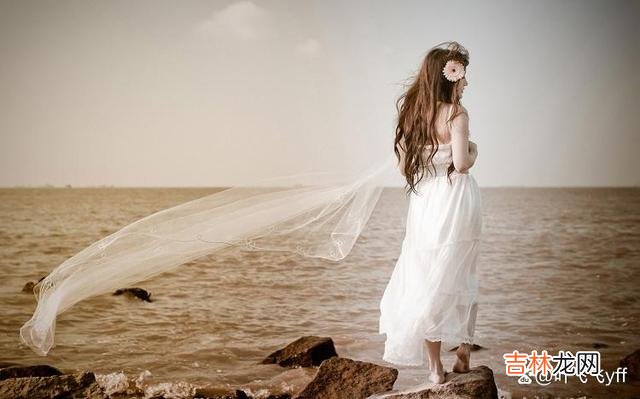 有人说：“女人的不拒绝 女人动情的暗示：不拒绝你的2个过分要求，别不懂