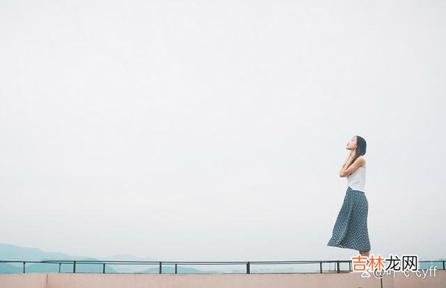 有人说：“女人的不拒绝 女人动情的暗示：不拒绝你的2个过分要求，别不懂
