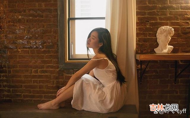 女人遇到心动的男人以后 女人有意让你来撩，一般会给你这三个暗示，别看不懂