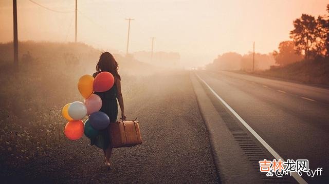 女人对于不喜欢的男人 一个女人拒绝你来撩她,往往会在三个时刻不理你,别纠缠