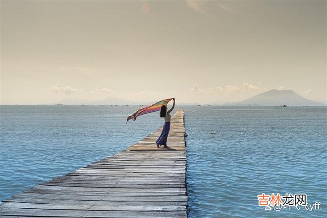 苏格拉底：“女人的纯正饰物是美德 一个女人，能让男人持续上瘾，往往身上有这些“特质”