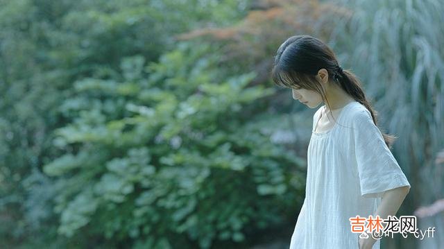 女人心里有了喜欢的人 一个女人偷偷喜欢你，往往会有这三个“征兆”，别不明白