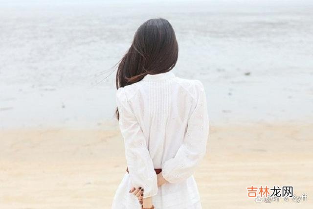 暗恋 一个女人在偷偷暗恋你，通常会发出这三个“暗示”，别不懂