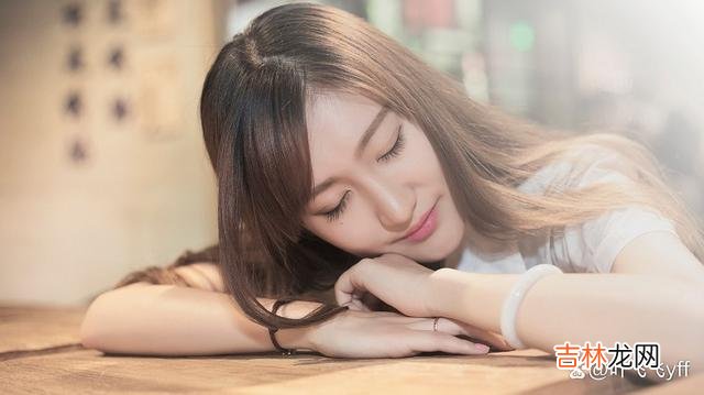 聊天 女人想跟你发生感情，在聊天时，一般会用这三句话来暗示你