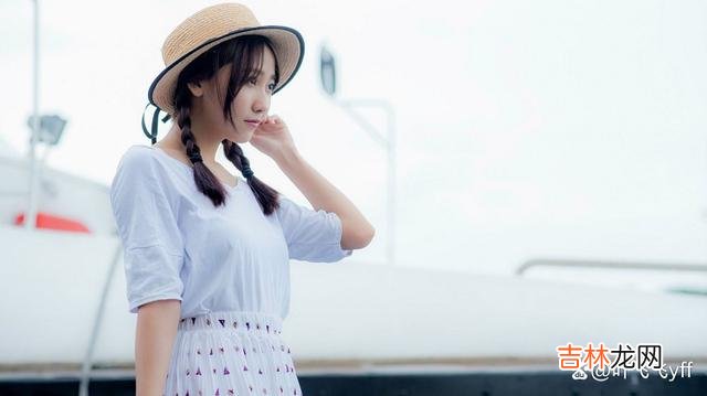 安意如在《人生若只如初见》中写：“言语是在对的地方遇见对的人 男人遇到女人问你这三个敏感问题，千万别迟疑，她在等待你来追求