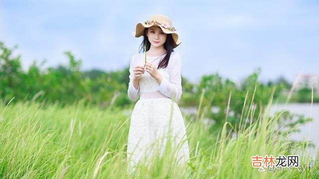 安意如在《人生若只如初见》中写：“言语是在对的地方遇见对的人 男人遇到女人问你这三个敏感问题，千万别迟疑，她在等待你来追求