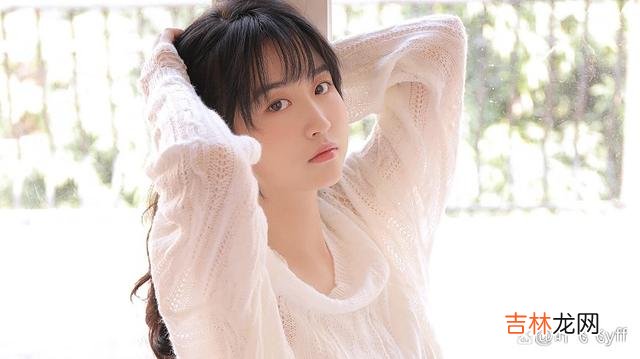 作家左拉说：“吻是一个向嘴诉说代替了向耳朵倾吐的秘密。|女人有多爱你，看她接吻时的这三个小动作，大概就有底了