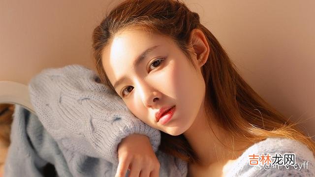 作家左拉说：“吻是一个向嘴诉说代替了向耳朵倾吐的秘密。|女人有多爱你，看她接吻时的这三个小动作，大概就有底了