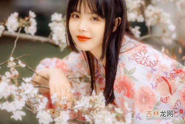 1/张小娴曾经写过这么一段话：好好爱他 有一种女人，年龄再大，也有桃花运