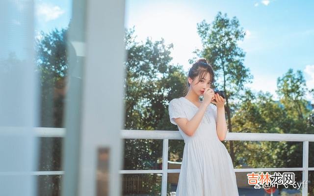 01如果留心观察 有些剩女之所以不着急结婚,多半有一个退路:找个老实男人嫁了