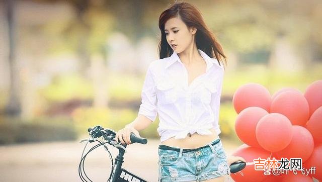 一个女人渴望和你产生“亲密感情”的信号,无非是以下三个