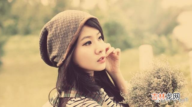 一个女人渴望和你产生“亲密感情”的信号，无非是以下三个