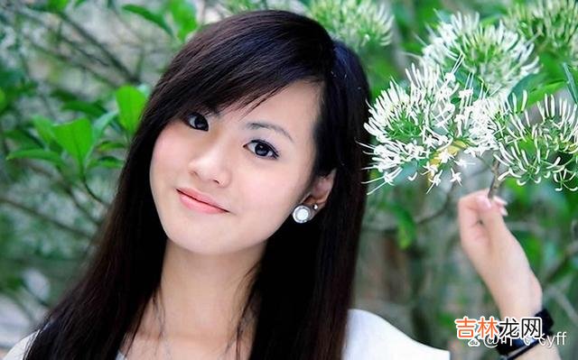 有人说:“如果一个女人很矜持 和女人交往,她在这三件事情上对你主动,多半希望你来撩拨