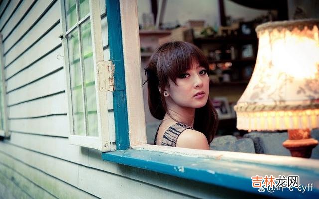 有人说:“如果一个女人很矜持 和女人交往,她在这三件事情上对你主动,多半希望你来撩拨