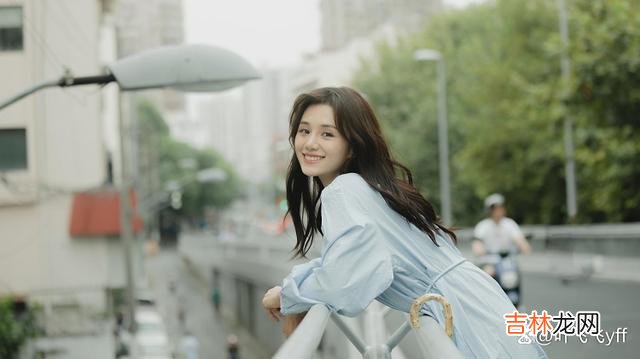 《静静的顿河》里写：“女人晚熟的爱情 中年女人动情后，不会直接说爱你，而是默默为你做这三件事