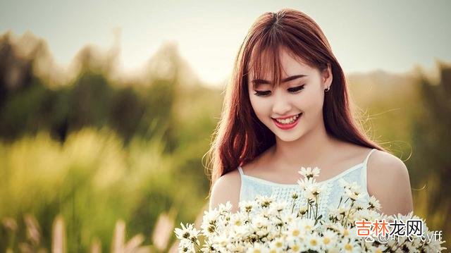 《古相思曲》里写：“只缘感君一回顾 女人暗恋你，通常会给你三个信号，男人收到一个都不要错过了