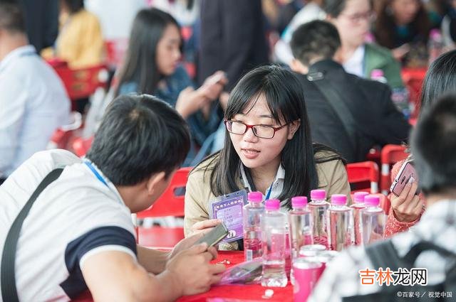 1莎士比亚说：“爱情里面要是掺杂了和它本身无关的算计 一个女人把婚姻完全建立在物质之上，一味索取钱财，就未免不妥当