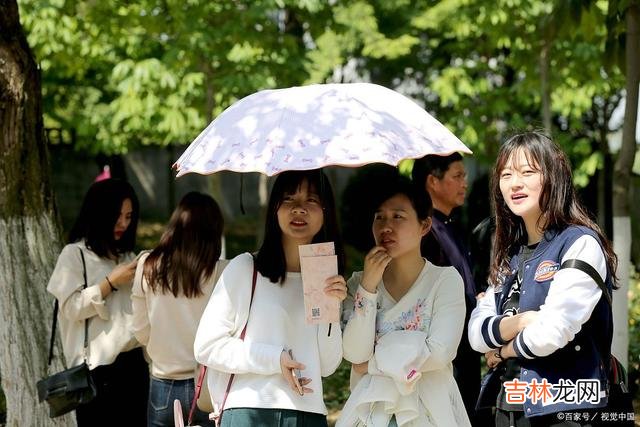 1莎士比亚说：“爱情里面要是掺杂了和它本身无关的算计 一个女人把婚姻完全建立在物质之上，一味索取钱财，就未免不妥当