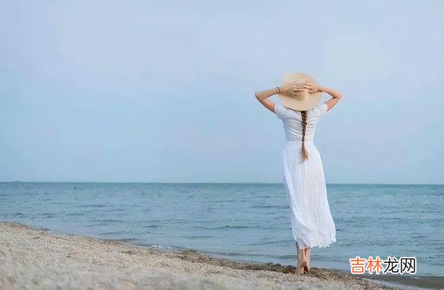 年年岁岁花相似 和亲戚朋友交往，要努力低调，随礼也小气一些，装难