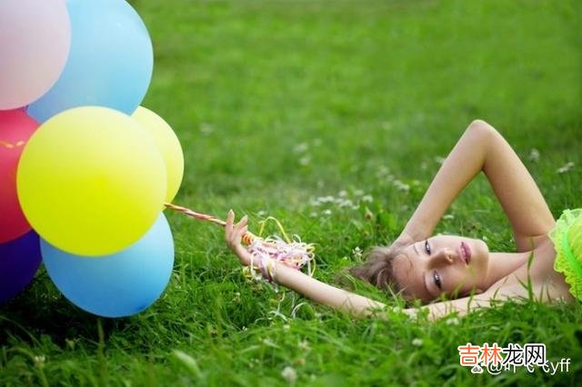 《静静的顿河》里写：“女人晚熟的爱情 尽管，中年女人喜欢男人的时候，并不会明说