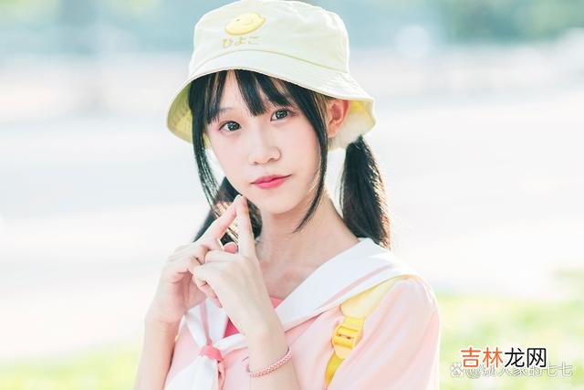 /1/曾经在网上看过许多人都在热议的这么一个话题：一个人没钱与缺爱 要知道，当一个女人长时间缺爱，会有这些特质，根本藏不住