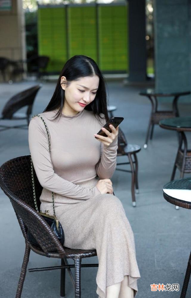 有没有结婚生孩子，坐姿明显不同，“少女坐”和“妇女坐”差距大