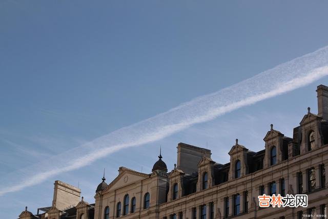 有天朋友林燕跟老公坐在路边吃着路边摊 其实别人不是不能好，而是过得不能比你好