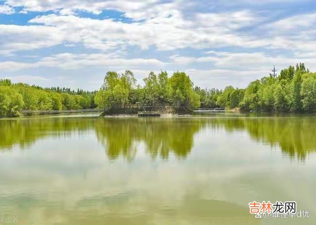 心里有你，便视你如宝一样珍惜，尽管不能天天把你捧在手心里