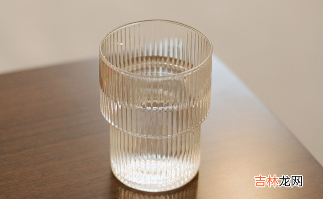 人到中年 人到中年,爱上一个不该爱的人,是自己的把柄所在