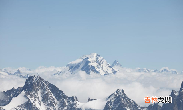 特别喜欢比尔德的一句话：“天空黑暗到一定程度 一个人开始转运，其二征兆便是：遇事变得冷静