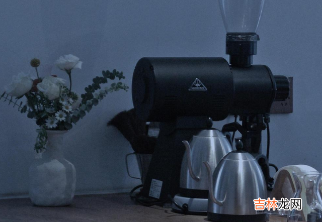 在这个世界上每个人都既向往着爱情 男人动情后，会出现这三个“软肋”，说明他对你真正上心