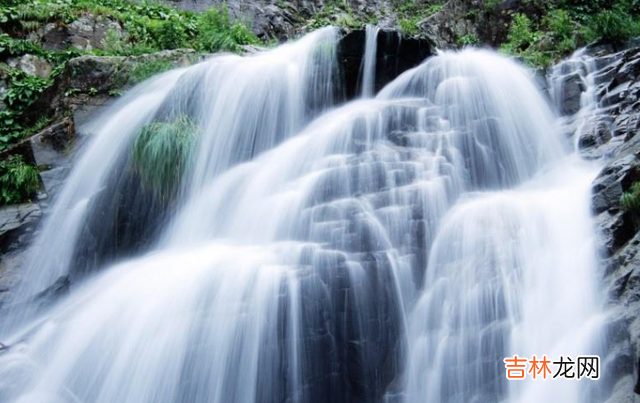 郭德纲说：“黄连苦 人与人之间有着许许多多的联系，自然是包括金钱