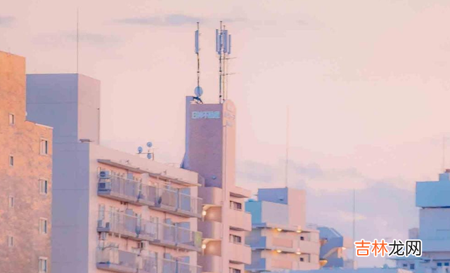 很多人总喜欢糊里糊涂的过日子 如果两人缘分尽了、爱意消散了,那不如果断点放手吧