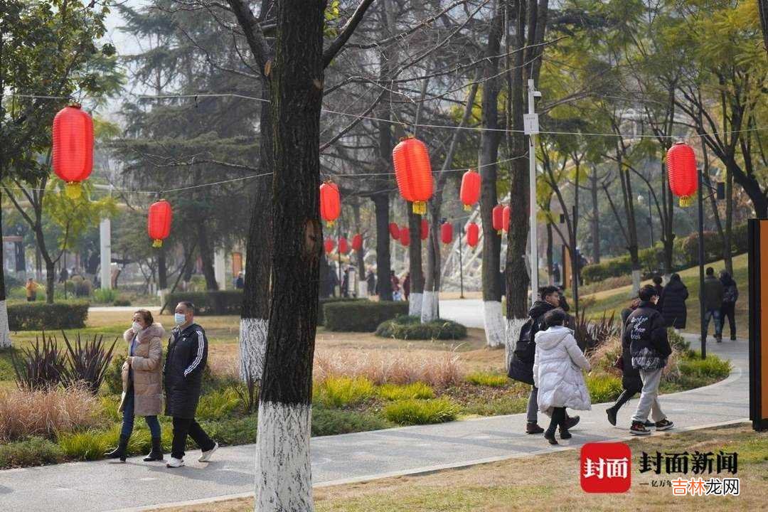 本文转自：封面新闻有钱没钱回家过年没有了车水马龙的喧闹午后的阳光召唤着团年后的人们在成都...|图说成都｜过年的人