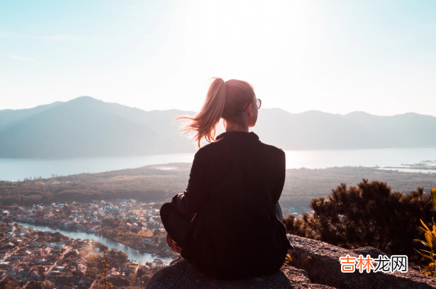 个体心理学创始人阿德勒曾说：“人的一切烦恼 观察生活中，那些走到哪里都受欢迎的人，源于这些“共性”