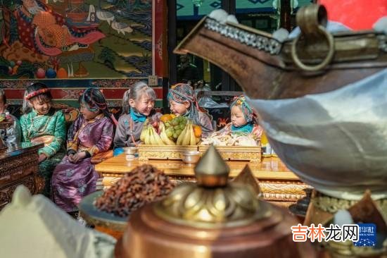 一位翻身农奴的四世同堂幸福年