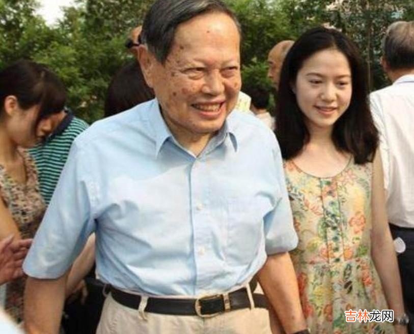 翁帆：杨振宁就留一栋别墅的使用权给我，因为我们真的没钱！