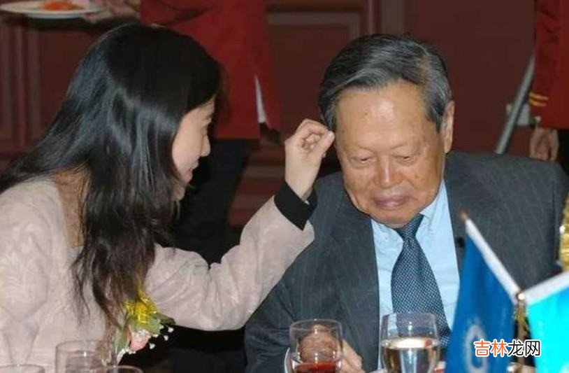 翁帆：杨振宁就留一栋别墅的使用权给我，因为我们真的没钱！