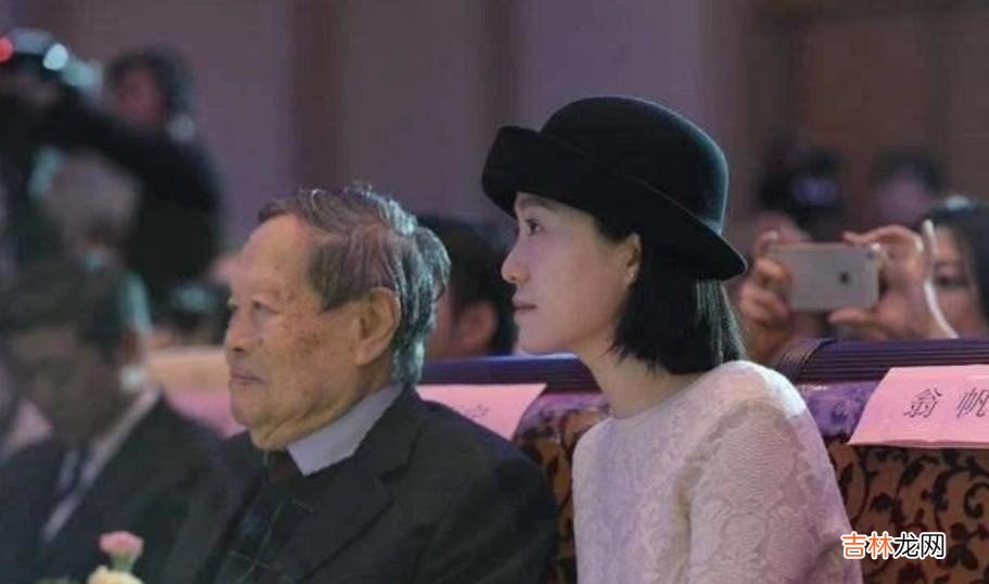 翁帆：杨振宁就留一栋别墅的使用权给我，因为我们真的没钱！