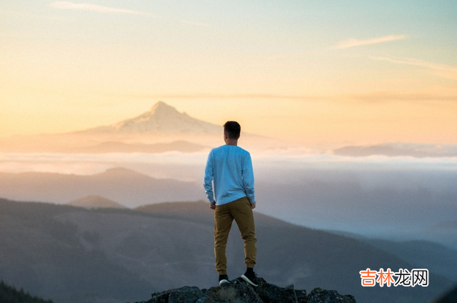 人生在世 恨一个人，最不该有的情绪，便是愤怒，更是犯不着和对方生气