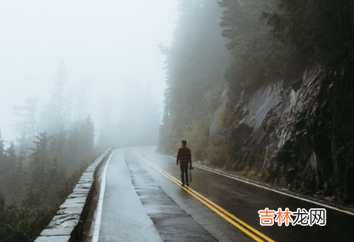 俗话说 看清一个人而不拆穿，讨厌一个人而不翻脸，才是真正的聪明