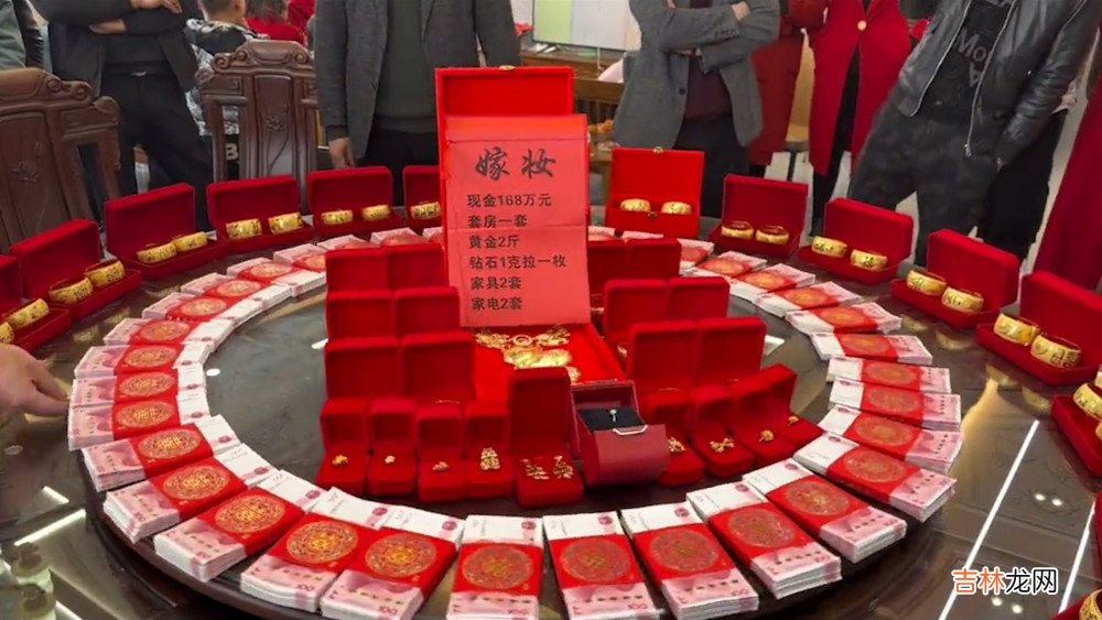 父母精心备满屋子嫁妆，女儿推门一看红彤彤一片感动：娘家的底气