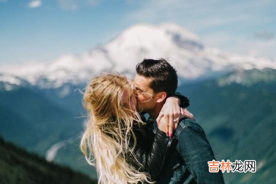 在成年人的感情里 男生也会在乎对方的家境，也会权衡利弊后做出选择，原因很简单