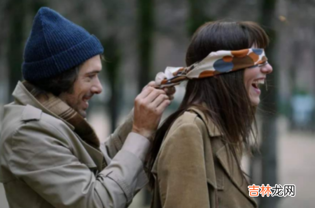 记得亦舒曾说：“喜欢那人 追一个人，首先别让自己廉价，想要避免自己掉价，是有办法的